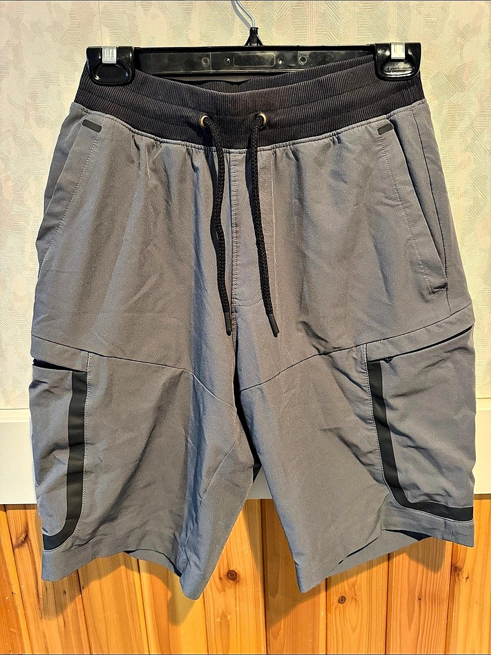 Under armor Men's Gray Cargo Shorts Small